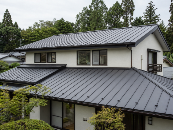 屋根軽量化で、
重心を下げる。